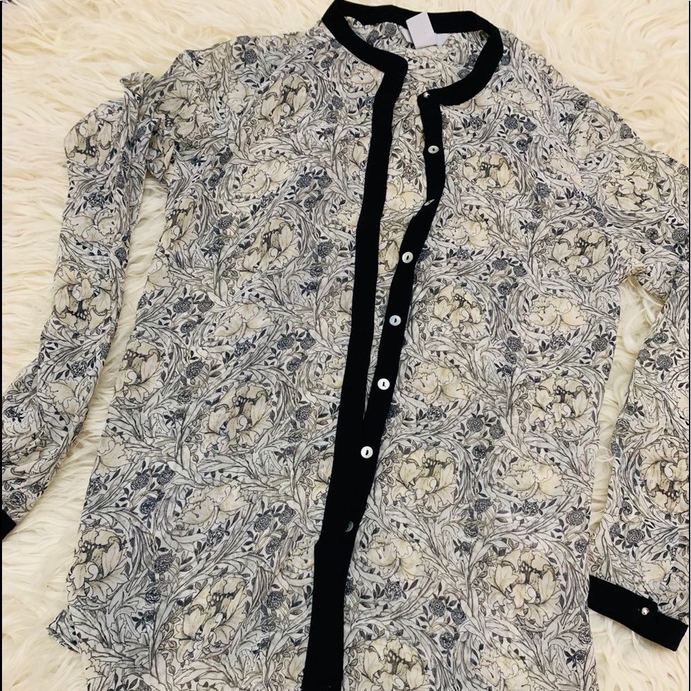 ⭐️ 5 for 25 ⭐️ H&M button up blouse / pullover